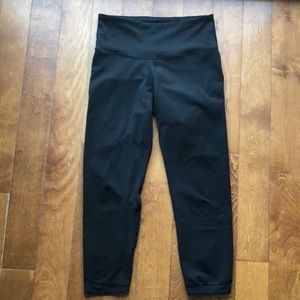 Old Navy cropped leggings (size M)